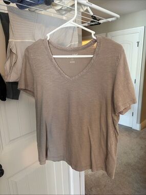 Universal Thread Women's V-Neck Tee in Taupe